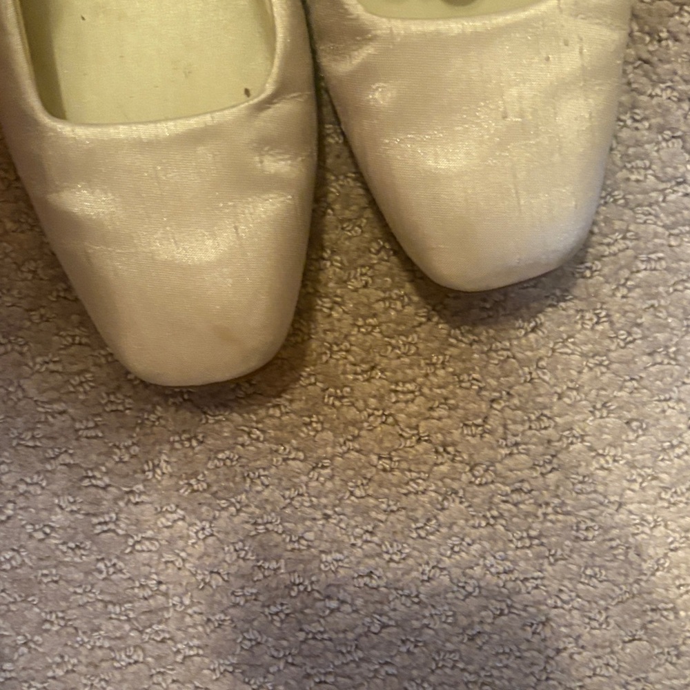 Dolce Vita Cream Pearl Flats - Picture 8 of 10